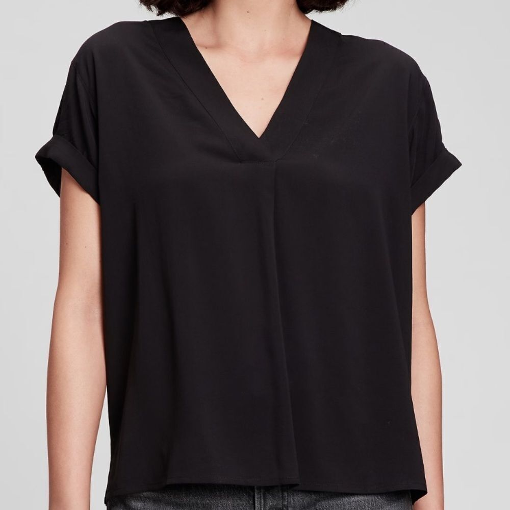 Gap V-Neck Top Black S NWT IN PACKAGING ( other color are examples)